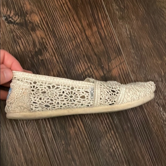 Tom’s shoes - Picture 3 of 4